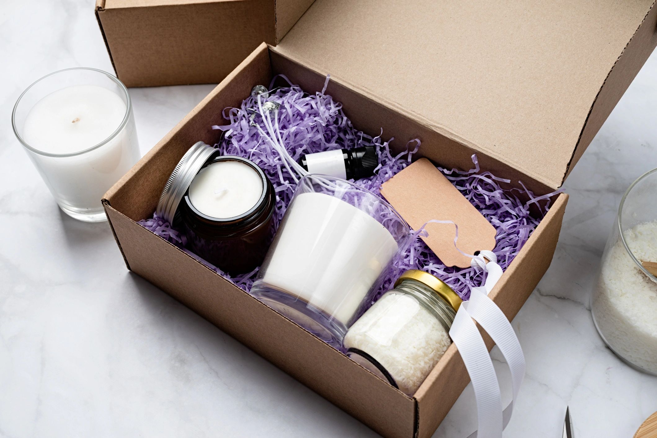 Candle gift box with oils and accessories